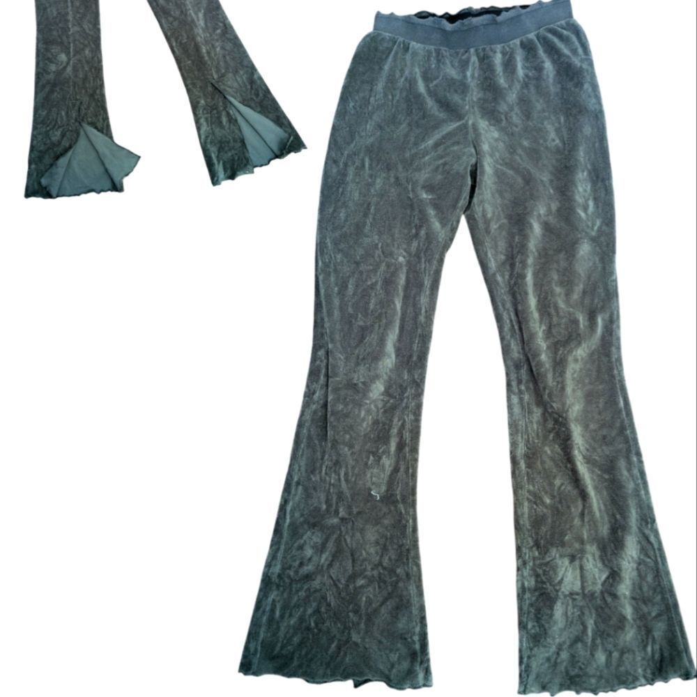 Olive green flare Velvet pants with slits at the back size S urban Outfitters